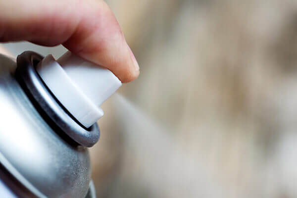 نحوه رنگ کردن چوب با اسپری