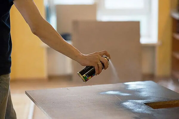 انتخاب اسپری رنگ مناسب برای چوب